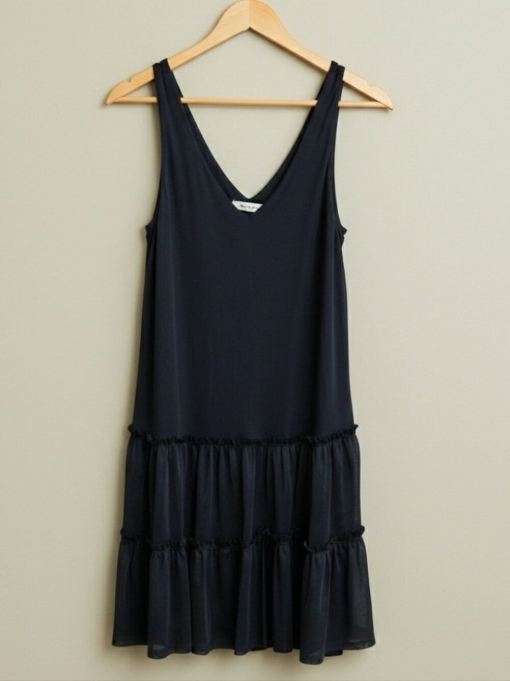 MIKEY & JOEY Black V-Neck Tiered Ruffle Mini Dress - Size Small